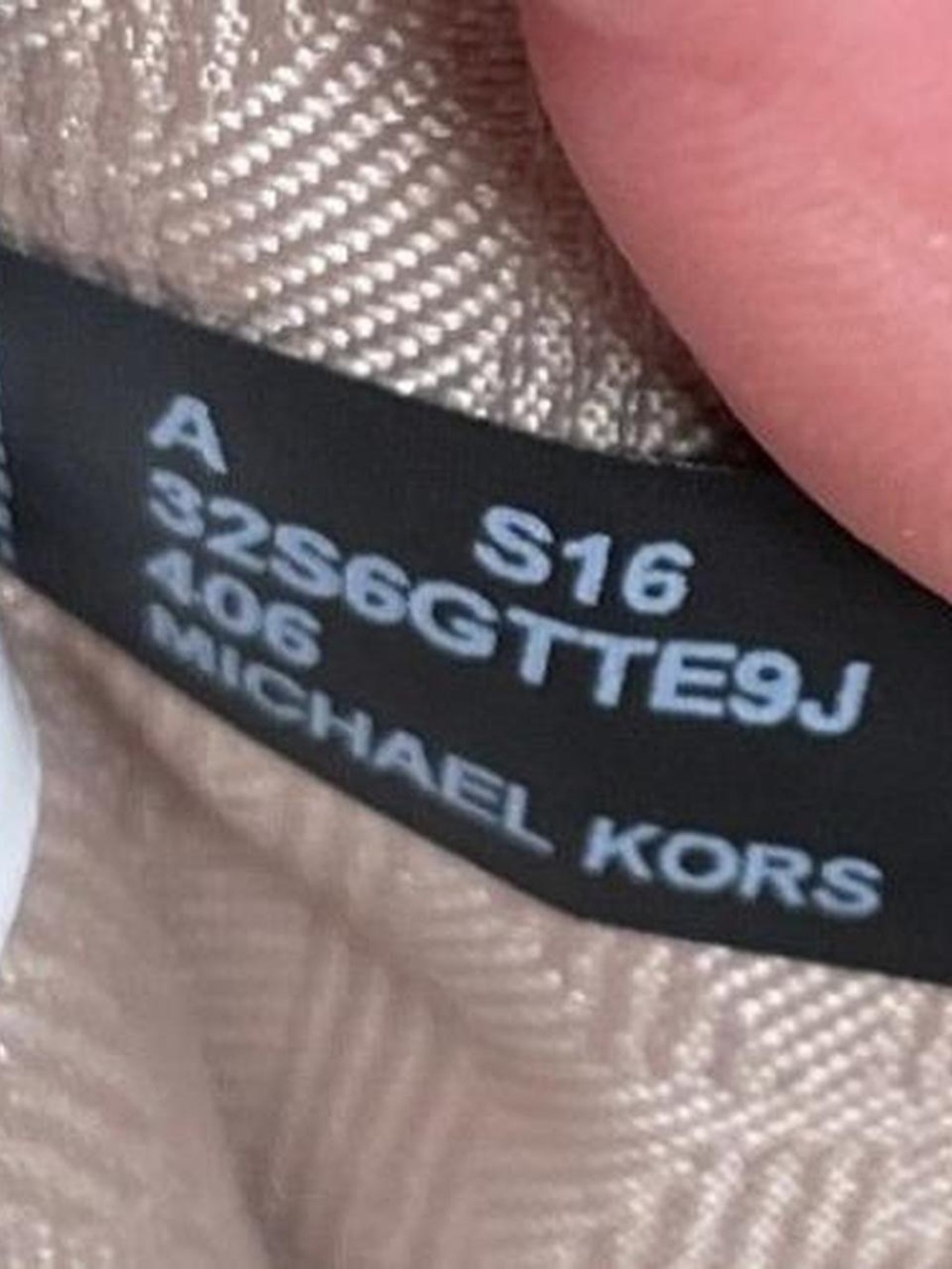 Michael Kors Jet Set Continental Zip Around Wallet/Wrist - Picture 8 of 16